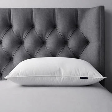 Loren William Hotel Classic Pillow